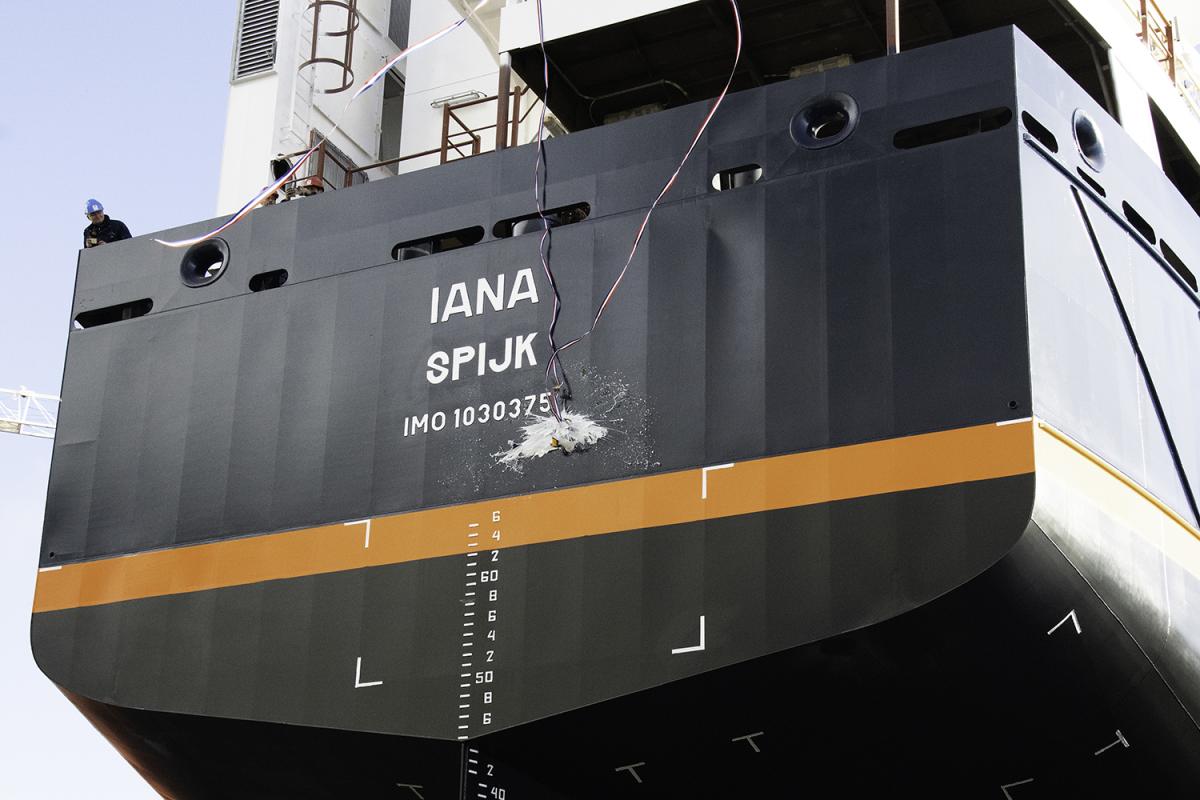 Flaproeren en compacte stuurinrichting voor Iana